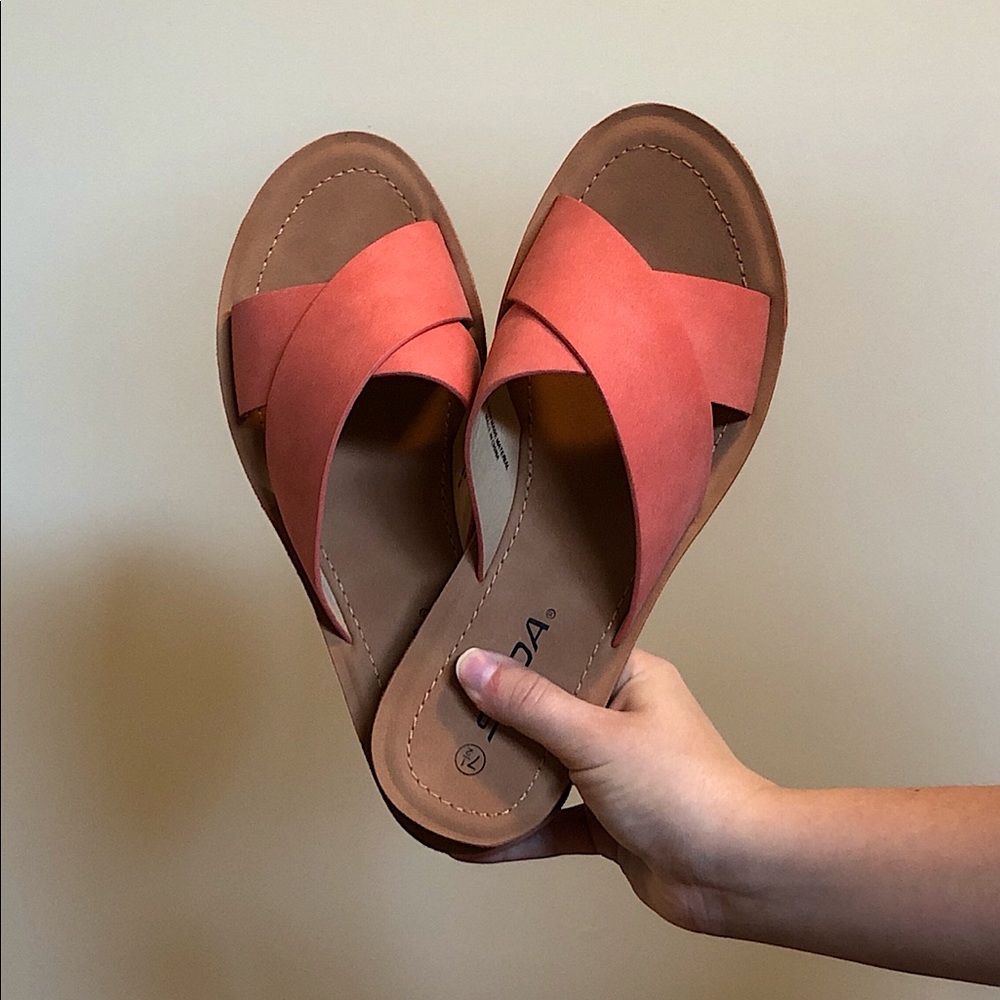Soda Sandals Size 7.5